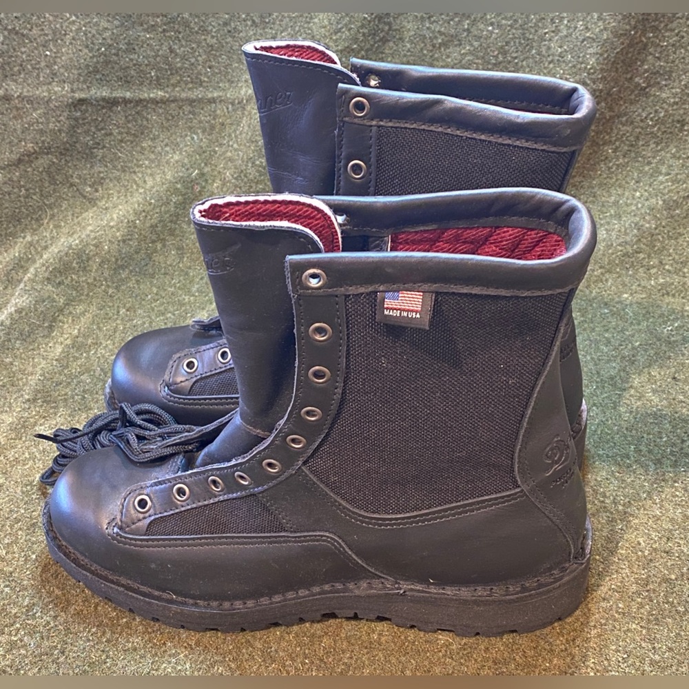 NEW-Danner Acadia 8” 200gram Insulated Boots, Men’s 10, Width EE, Vibram soles.